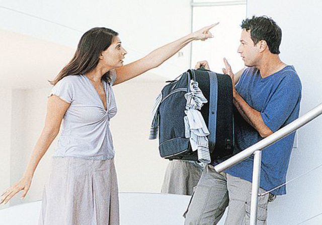 Выселение бывшего супруга квартиры - как выселить бывшего мужа из квартиры, если он прописан или не прописан, не собственник или собственник
