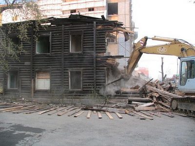 Resettlement of a privatized apartment during the demolition of a house, what will be given during the demolition of a privatized apartment