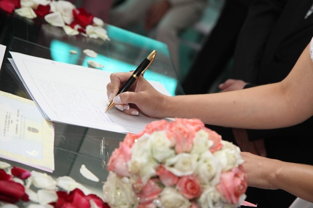 How to correctly draw up and formalize a marriage contract between spouses: completed sample - marriage contract: what is included in it and cannot be recorded